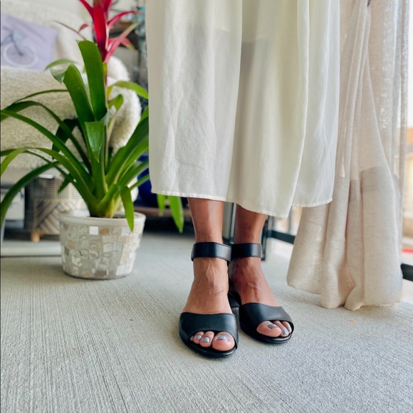 Gabor Genuine Black Leather Ankle Strap Sandals - Picture 6 of 6